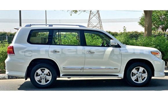 Buy Import Toyota Land Cruiser White Car in Import - Dubai in Aragatsotn Buy Import Toyota Land Cruiser White Car in Import - Dubai in Aragatsotn