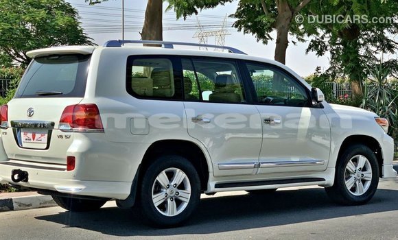 Buy Import Toyota Land Cruiser White Car in Import - Dubai in Aragatsotn Buy Import Toyota Land Cruiser White Car in Import - Dubai in Aragatsotn