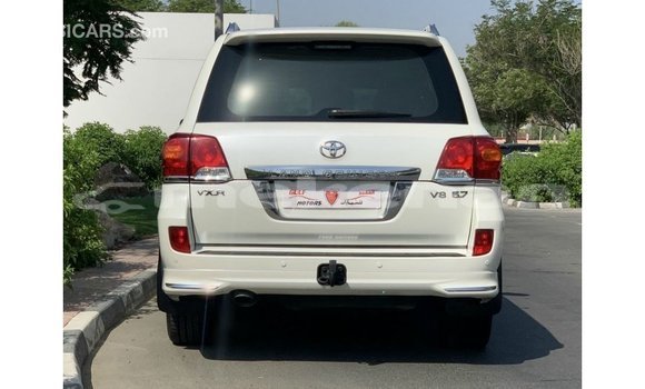 Buy Import Toyota Land Cruiser White Car in Import - Dubai in Aragatsotn Buy Import Toyota Land Cruiser White Car in Import - Dubai in Aragatsotn