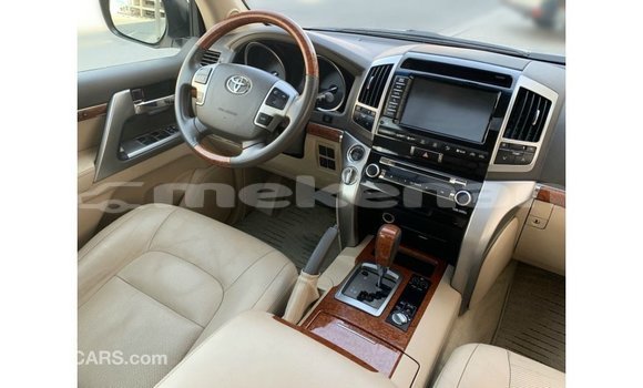 Buy Import Toyota Land Cruiser White Car in Import - Dubai in Aragatsotn Buy Import Toyota Land Cruiser White Car in Import - Dubai in Aragatsotn