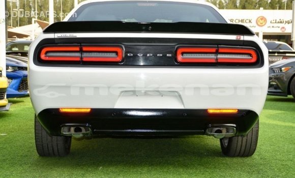Buy Import Dodge Challenger White Car in Import - Dubai in Aragatsotn Buy Import Dodge Challenger White Car in Import - Dubai in Aragatsotn