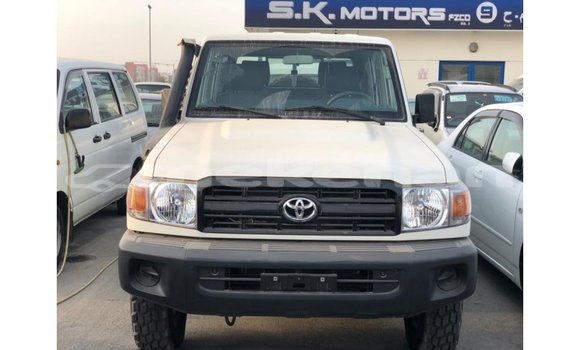 Buy Import Toyota Land Cruiser White Car in Import - Dubai in Aragatsotn