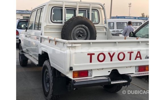 Buy Import Toyota Land Cruiser White Car in Import - Dubai in Aragatsotn Buy Import Toyota Land Cruiser White Car in Import - Dubai in Aragatsotn