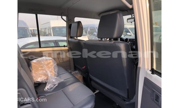Buy Import Toyota Land Cruiser White Car in Import - Dubai in Aragatsotn Buy Import Toyota Land Cruiser White Car in Import - Dubai in Aragatsotn