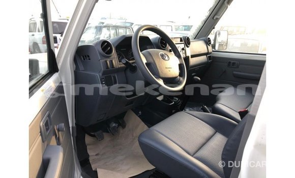 Buy Import Toyota Land Cruiser White Car in Import - Dubai in Aragatsotn Buy Import Toyota Land Cruiser White Car in Import - Dubai in Aragatsotn