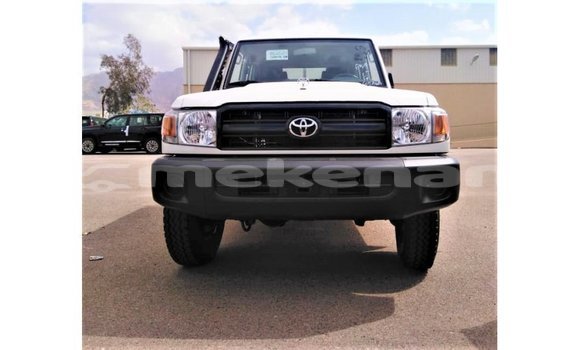 Buy Import Toyota Land Cruiser White Car in Import - Dubai in Aragatsotn