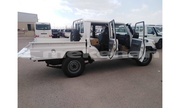 Buy Import Toyota Land Cruiser White Car in Import - Dubai in Aragatsotn Buy Import Toyota Land Cruiser White Car in Import - Dubai in Aragatsotn