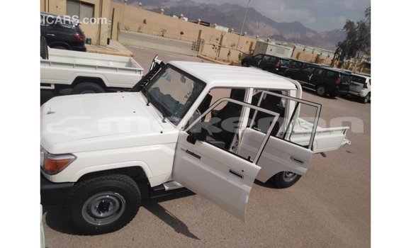 Buy Import Toyota Land Cruiser White Car in Import - Dubai in Aragatsotn Buy Import Toyota Land Cruiser White Car in Import - Dubai in Aragatsotn