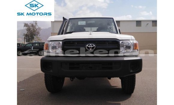 Buy Import Toyota Land Cruiser White Car in Import - Dubai in Aragatsotn