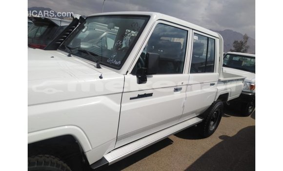 Buy Import Toyota Land Cruiser White Car in Import - Dubai in Aragatsotn Buy Import Toyota Land Cruiser White Car in Import - Dubai in Aragatsotn