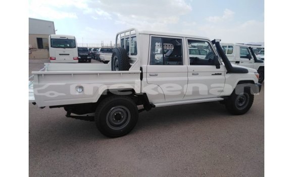 Buy Import Toyota Land Cruiser White Car in Import - Dubai in Aragatsotn Buy Import Toyota Land Cruiser White Car in Import - Dubai in Aragatsotn
