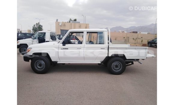 Buy Import Toyota Land Cruiser White Car in Import - Dubai in Aragatsotn Buy Import Toyota Land Cruiser White Car in Import - Dubai in Aragatsotn