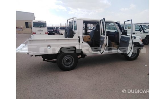 Buy Import Toyota Land Cruiser White Car in Import - Dubai in Aragatsotn Buy Import Toyota Land Cruiser White Car in Import - Dubai in Aragatsotn