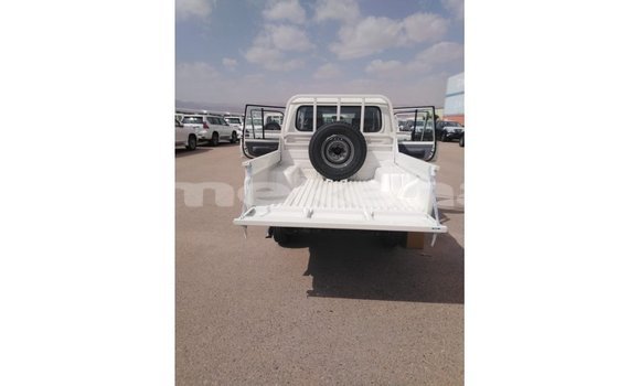 Buy Import Toyota Land Cruiser White Car in Import - Dubai in Aragatsotn Buy Import Toyota Land Cruiser White Car in Import - Dubai in Aragatsotn