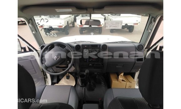Buy Import Toyota Land Cruiser White Car in Import - Dubai in Aragatsotn Buy Import Toyota Land Cruiser White Car in Import - Dubai in Aragatsotn