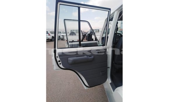 Buy Import Toyota Land Cruiser White Car in Import - Dubai in Aragatsotn Buy Import Toyota Land Cruiser White Car in Import - Dubai in Aragatsotn