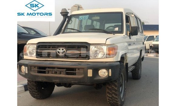 Buy Import Toyota Land Cruiser White Car in Import - Dubai in Aragatsotn