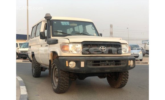 Buy Import Toyota Land Cruiser White Car in Import - Dubai in Aragatsotn Buy Import Toyota Land Cruiser White Car in Import - Dubai in Aragatsotn