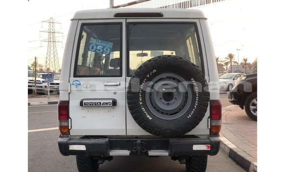 Buy Import Toyota Land Cruiser White Car in Import - Dubai in Aragatsotn Buy Import Toyota Land Cruiser White Car in Import - Dubai in Aragatsotn