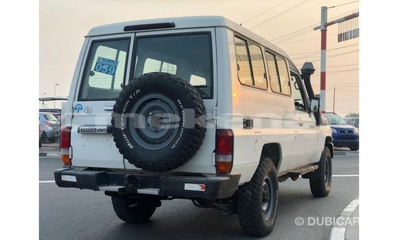 Buy Import Toyota Land Cruiser White Car in Import - Dubai in Aragatsotn Buy Import Toyota Land Cruiser White Car in Import - Dubai in Aragatsotn