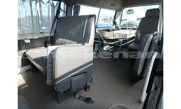 Buy Import Nissan Caravan White Car in Import - Dubai in Aragatsotn Buy Import Nissan Caravan White Car in Import - Dubai in Aragatsotn