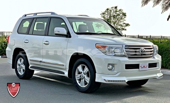 Buy Import Toyota Land Cruiser White Car in Import - Dubai in Aragatsotn Buy Import Toyota Land Cruiser White Car in Import - Dubai in Aragatsotn