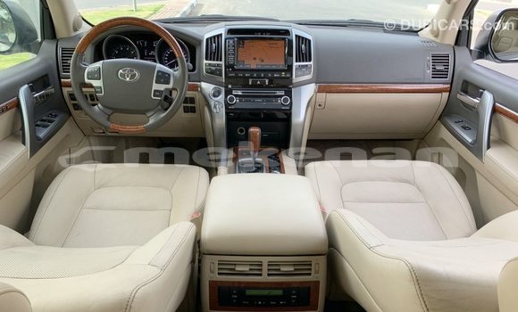 Buy Import Toyota Land Cruiser White Car in Import - Dubai in Aragatsotn Buy Import Toyota Land Cruiser White Car in Import - Dubai in Aragatsotn