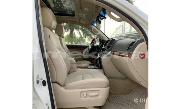 Buy Import Toyota Land Cruiser White Car in Import - Dubai in Aragatsotn Buy Import Toyota Land Cruiser White Car in Import - Dubai in Aragatsotn