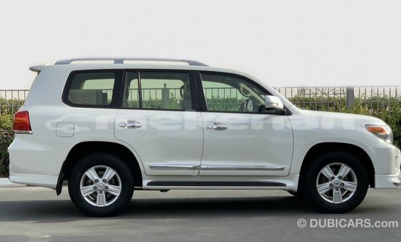 Buy Import Toyota Land Cruiser White Car in Import - Dubai in Aragatsotn Buy Import Toyota Land Cruiser White Car in Import - Dubai in Aragatsotn