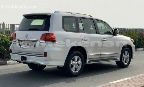 Buy Import Toyota Land Cruiser White Car in Import - Dubai in Aragatsotn Buy Import Toyota Land Cruiser White Car in Import - Dubai in Aragatsotn