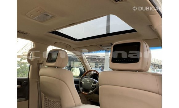 Buy Import Toyota Land Cruiser White Car in Import - Dubai in Aragatsotn Buy Import Toyota Land Cruiser White Car in Import - Dubai in Aragatsotn