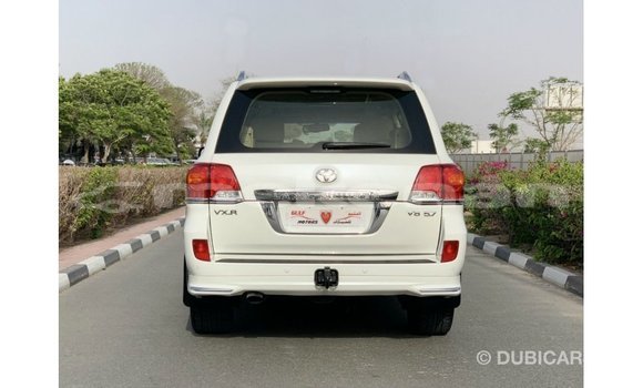 Buy Import Toyota Land Cruiser White Car in Import - Dubai in Aragatsotn Buy Import Toyota Land Cruiser White Car in Import - Dubai in Aragatsotn