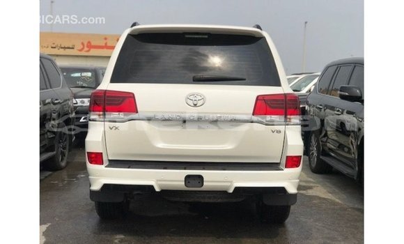 Buy Import Toyota Land Cruiser White Car in Import - Dubai in Aragatsotn Buy Import Toyota Land Cruiser White Car in Import - Dubai in Aragatsotn