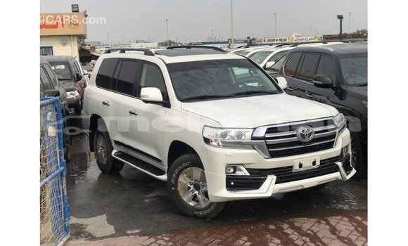 Buy Import Toyota Land Cruiser White Car in Import - Dubai in Aragatsotn Buy Import Toyota Land Cruiser White Car in Import - Dubai in Aragatsotn