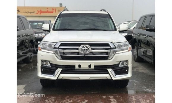 Buy Import Toyota Land Cruiser White Car in Import - Dubai in Aragatsotn Buy Import Toyota Land Cruiser White Car in Import - Dubai in Aragatsotn