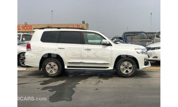 Buy Import Toyota Land Cruiser White Car in Import - Dubai in Aragatsotn Buy Import Toyota Land Cruiser White Car in Import - Dubai in Aragatsotn