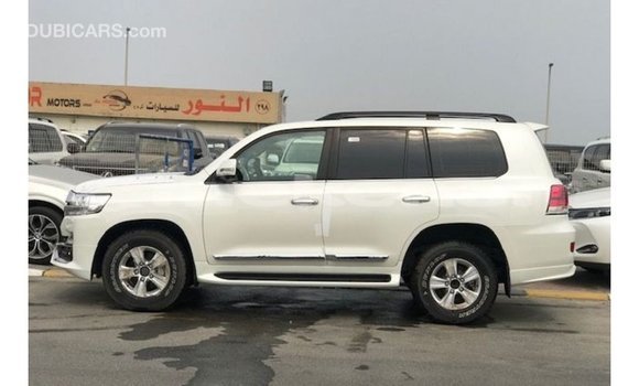 Buy Import Toyota Land Cruiser White Car in Import - Dubai in Aragatsotn Buy Import Toyota Land Cruiser White Car in Import - Dubai in Aragatsotn