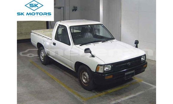 Buy Import Toyota Hilux White Car in Import - Dubai in Aragatsotn