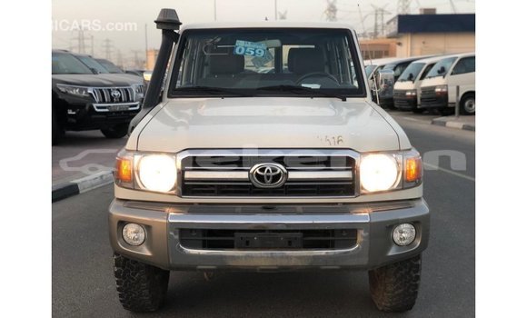 Buy Import Toyota Land Cruiser White Car in Import - Dubai in Aragatsotn Buy Import Toyota Land Cruiser White Car in Import - Dubai in Aragatsotn