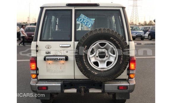 Buy Import Toyota Land Cruiser White Car in Import - Dubai in Aragatsotn Buy Import Toyota Land Cruiser White Car in Import - Dubai in Aragatsotn