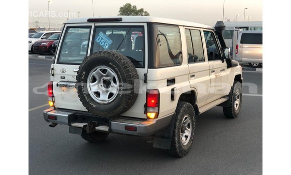 Buy Import Toyota Land Cruiser White Car in Import - Dubai in Aragatsotn Buy Import Toyota Land Cruiser White Car in Import - Dubai in Aragatsotn