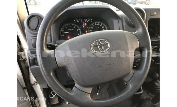 Buy Import Toyota Land Cruiser White Car in Import - Dubai in Aragatsotn Buy Import Toyota Land Cruiser White Car in Import - Dubai in Aragatsotn