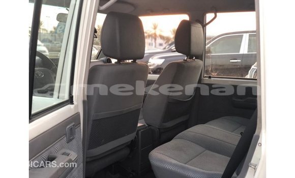 Buy Import Toyota Land Cruiser White Car in Import - Dubai in Aragatsotn Buy Import Toyota Land Cruiser White Car in Import - Dubai in Aragatsotn