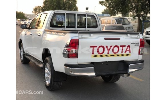 Buy Import Toyota Hilux White Car in Import - Dubai in Aragatsotn Buy Import Toyota Hilux White Car in Import - Dubai in Aragatsotn