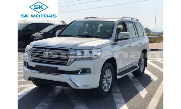 Buy Import Toyota Land Cruiser White Car in Import - Dubai in Aragatsotn Buy Import Toyota Land Cruiser White Car in Import - Dubai in Aragatsotn
