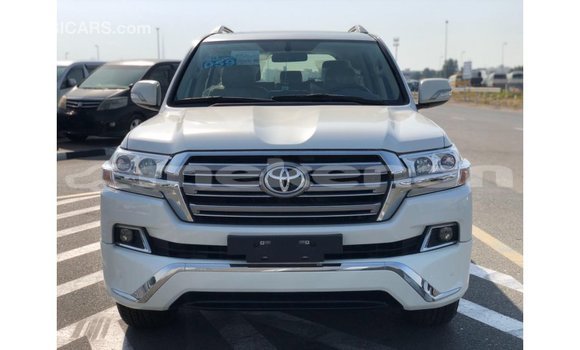 Buy Import Toyota Land Cruiser White Car in Import - Dubai in Aragatsotn Buy Import Toyota Land Cruiser White Car in Import - Dubai in Aragatsotn