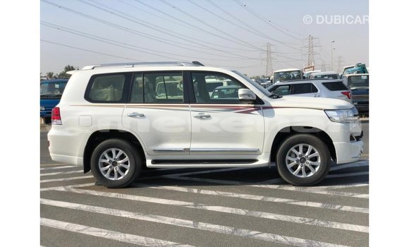 Buy Import Toyota Land Cruiser White Car in Import - Dubai in Aragatsotn Buy Import Toyota Land Cruiser White Car in Import - Dubai in Aragatsotn