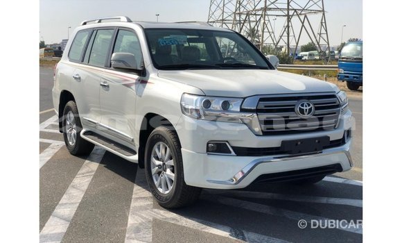 Buy Import Toyota Land Cruiser White Car in Import - Dubai in Aragatsotn Buy Import Toyota Land Cruiser White Car in Import - Dubai in Aragatsotn