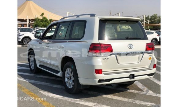 Buy Import Toyota Land Cruiser White Car in Import - Dubai in Aragatsotn Buy Import Toyota Land Cruiser White Car in Import - Dubai in Aragatsotn