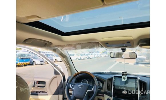Buy Import Toyota Land Cruiser White Car in Import - Dubai in Aragatsotn Buy Import Toyota Land Cruiser White Car in Import - Dubai in Aragatsotn